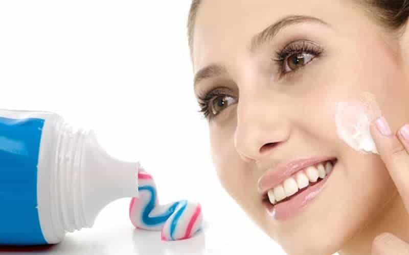 Điều trị thâm nám bằng kem đánh răng