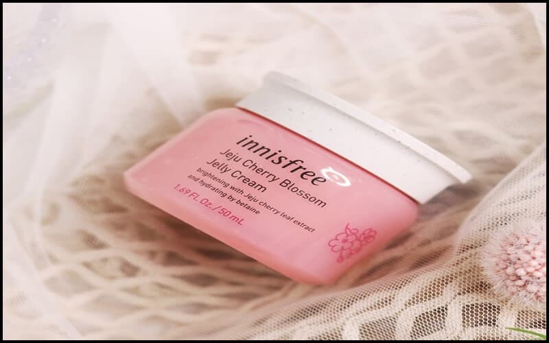 Kem nâng tone Innisfree