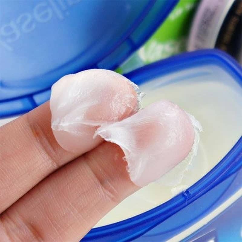 Cách tẩy tế bào chết môi từ muối, đường và vaseline