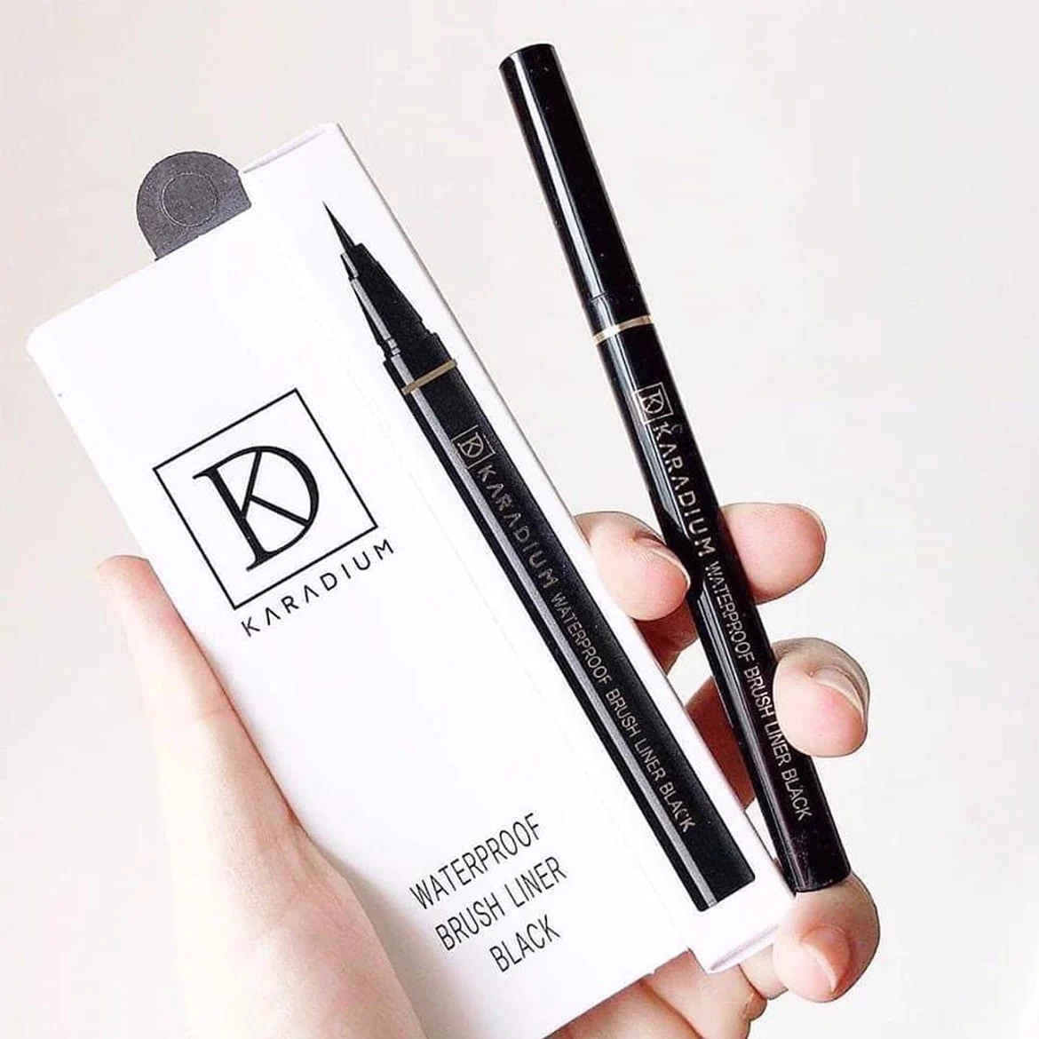 Bút kẻ mắt Karadium Waterproof Brush Liner Black