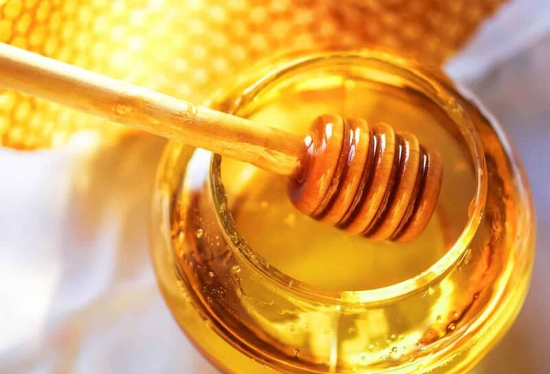 trị mụn bằng mật ong 