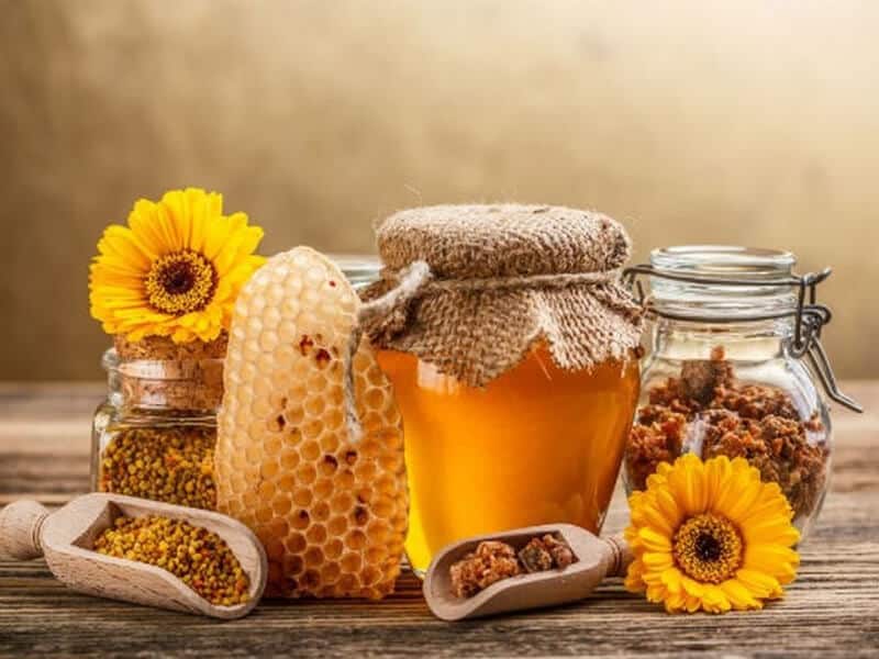 trị thâm mụn bằng mật ong
