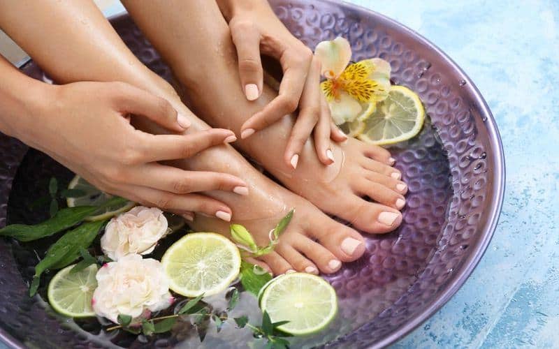 cách trị nứt gót chân