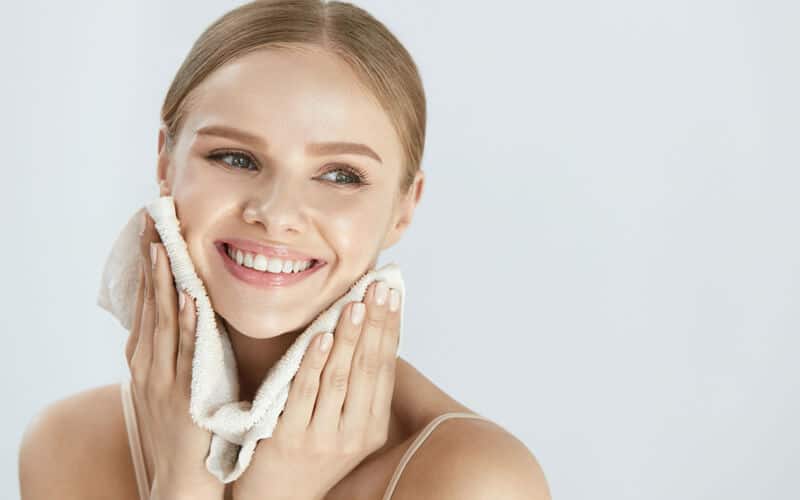 Đốt cháy mỡ cằm với khăn ấm