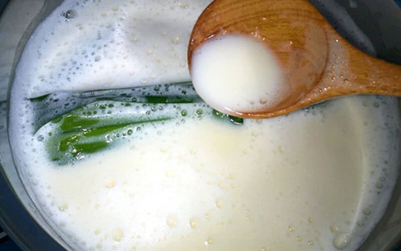 Nấu và uống sữa đậu nành đúng cách để tăng vòng 1