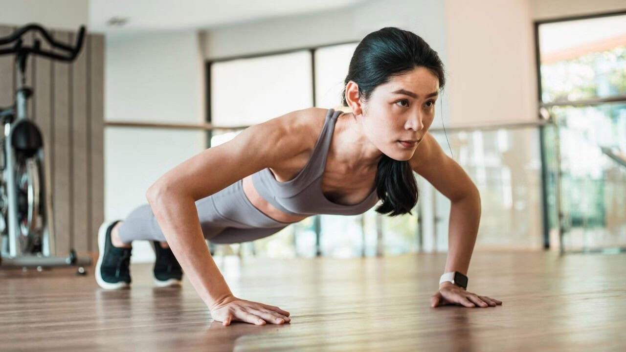 Bài tập hít đất giúp tăng vòng 1