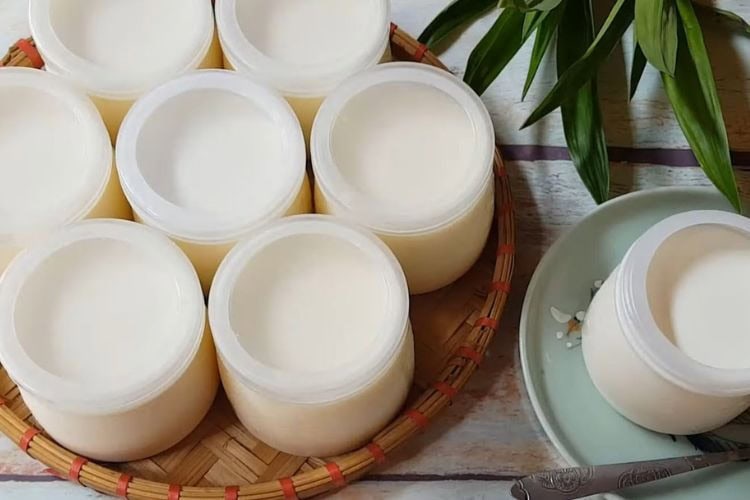 bữa phụ trong thực đơn tăng cân ngày 3 là sữa chua