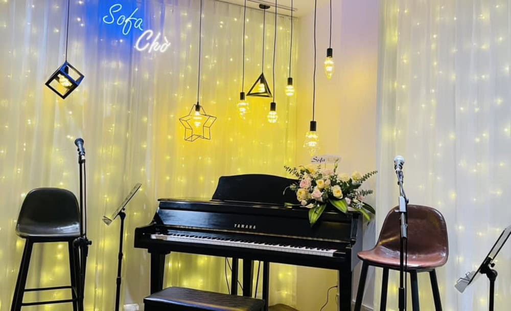 Sofa Chờ – Tea & Piano lấy piano làm chủ đạo, mang đến thanh âm nhẹ nhàng