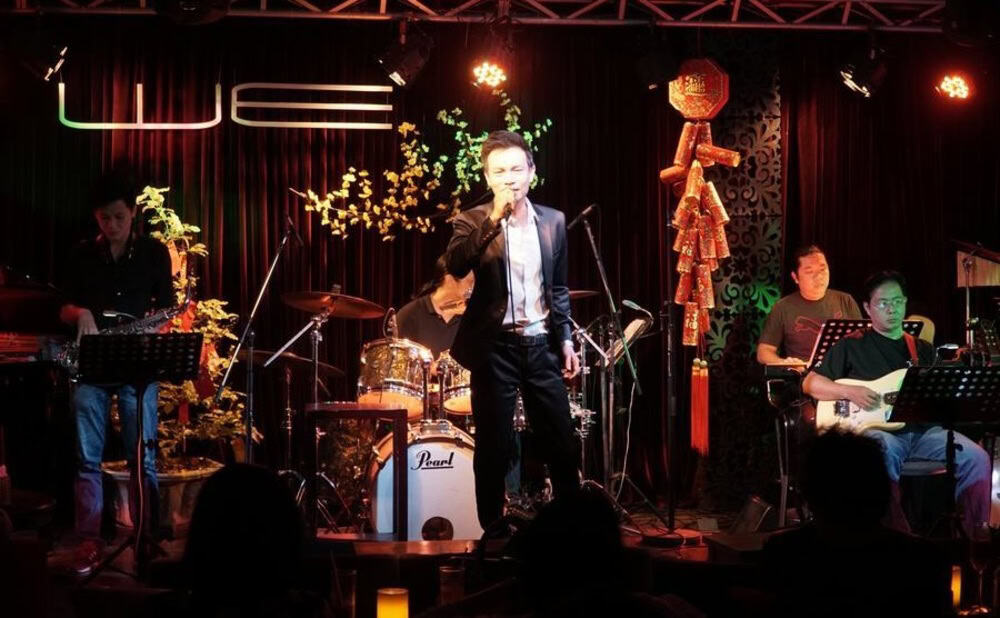 Phòng trà WE được yêu mến bởi không gian giao lưu ấm cúng