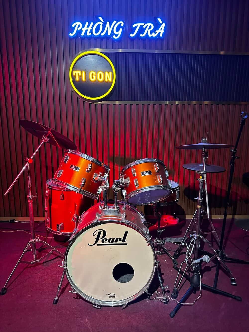 Ở phòng trà Ti Gôn, người nghe có thể tham gia song ca cùng khách mời